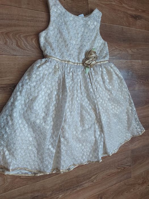 Продам платье на девочку 5-7лет