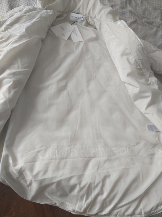 Продам куртку новую