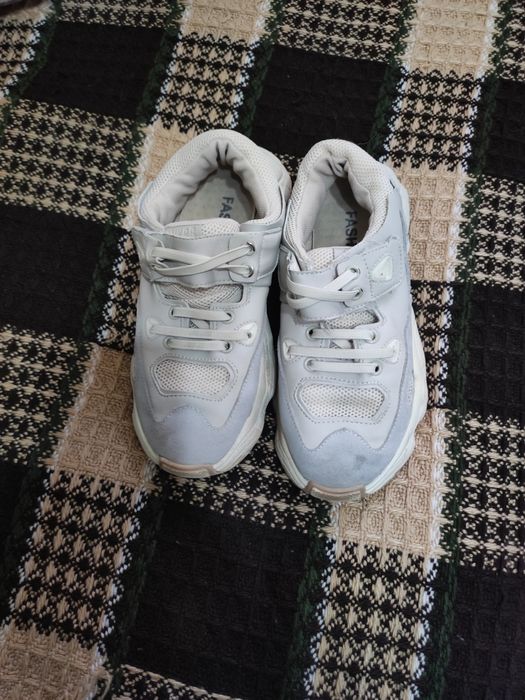 Кроссовки для девочки