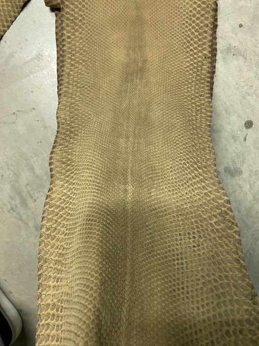 Естествена змийска кожа