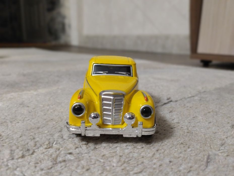 Продам жёлтую машинку