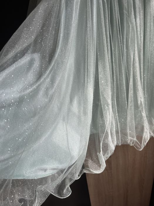 Официална ментово зелена рокля с брокат