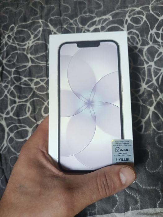 Продам iPhone 17e новый Белый 8/256