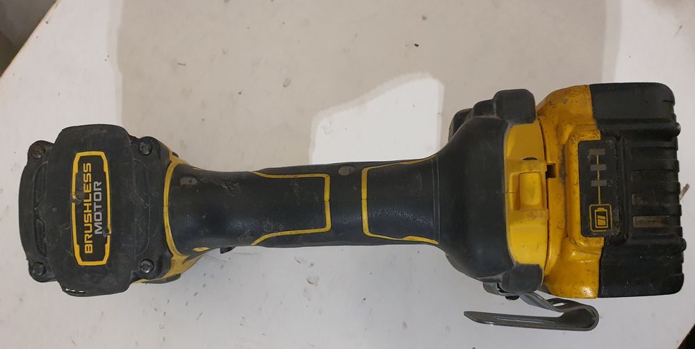 Impact DeWalt ultracompact DCF850 cu sau fara baterie