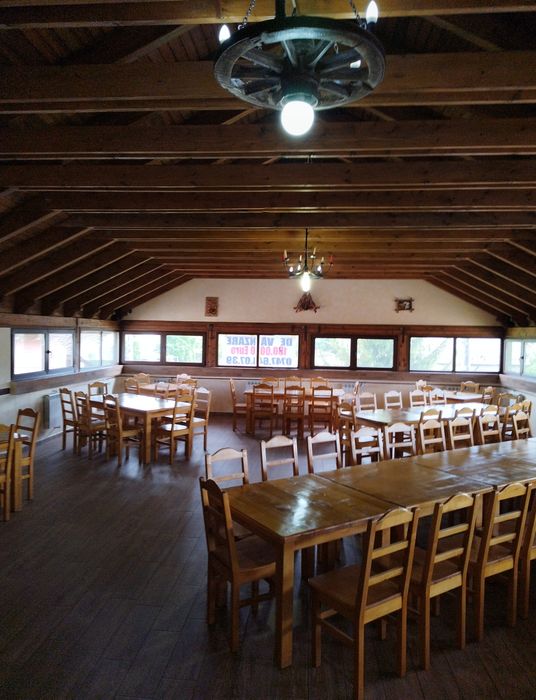 Persoana fizica vând locație de pizzerie restaurant