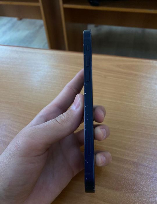 Продам iPhone 12