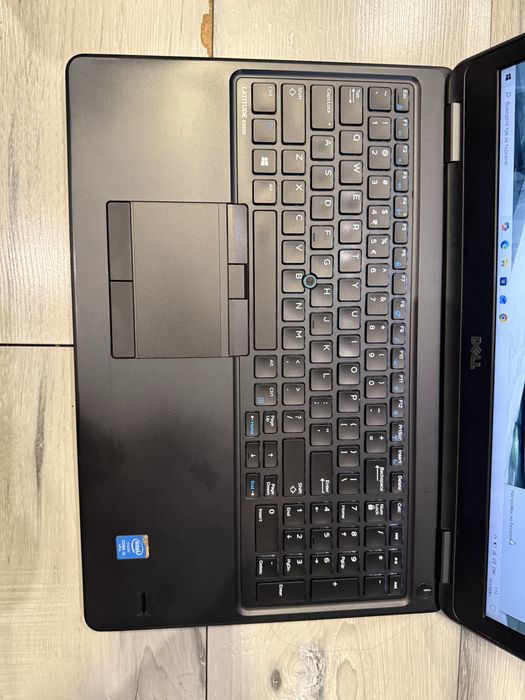 Dell Latitude E5550-i5 5300u/8гб/250гб ссд/Подсветка