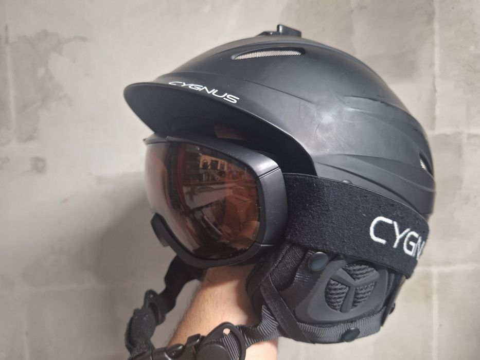 Vând casca schi cygnus