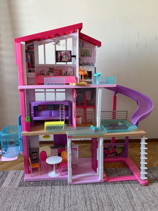 Casa Barbie Dreamhouse cu accesorii incluse