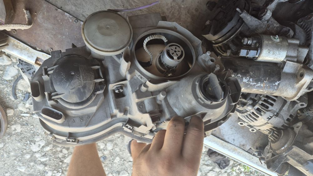 Ляв Фар за Мерцедес Ц клас W203 98- 2005г