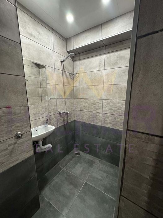 Двустаен апартамент, Автогара