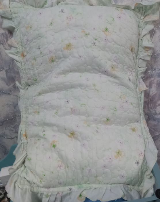 4 подушки по 25 000   с наволочками. За все 100 тысяч.