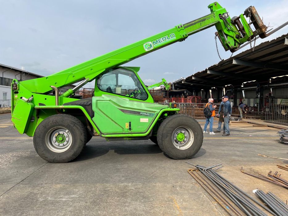 Încărcător telescopic Merlo