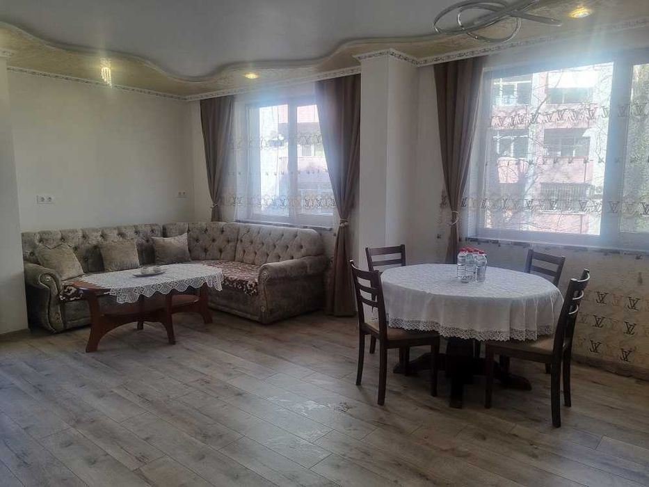 Дава се под наем Тристаен апартамент в Пловдив, Кършияка - 92 кв.м за 648.21 € - Снимка #2