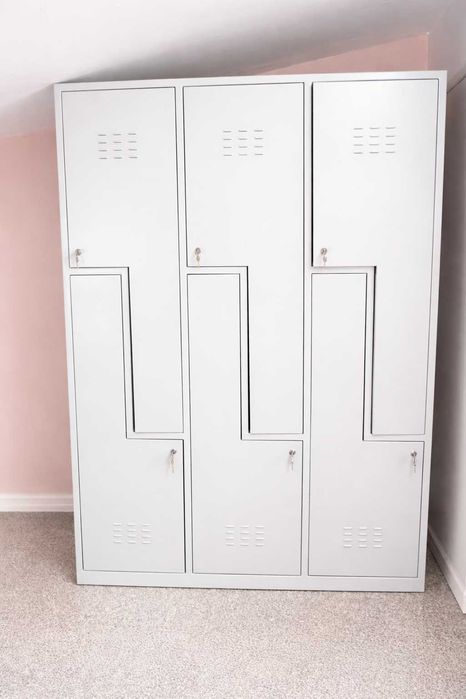 Vand Dulap vestiar metalic 6 compartimente, stare impecabila, cu chei