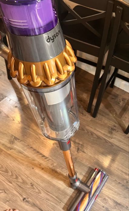 Dyson V15 Detect Absolute — видит пыль, убирает идеально