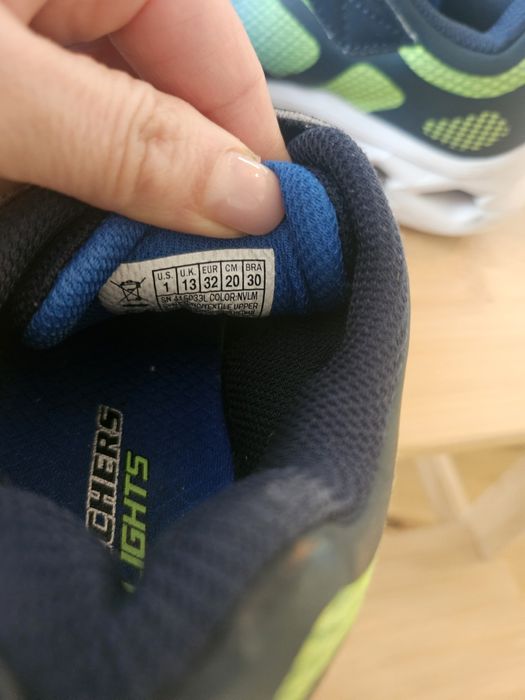 Светещи маратонки Skechers 32