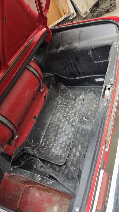 Srochna sotiladi jiguli 21011