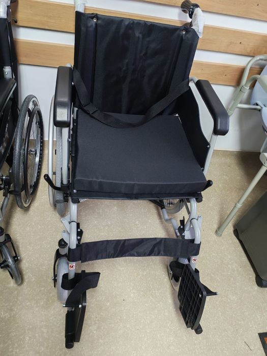 Scaun cu rotile(nou-cutie)