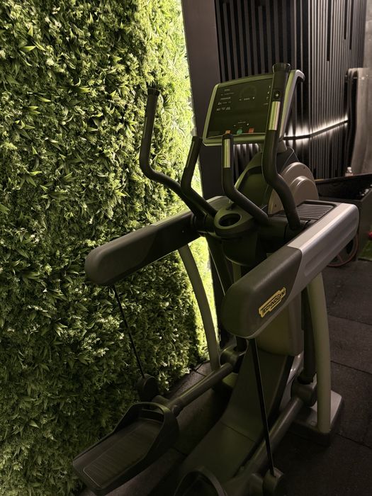 Technogym VARIO – Професионален елиптик (премиум клас)
