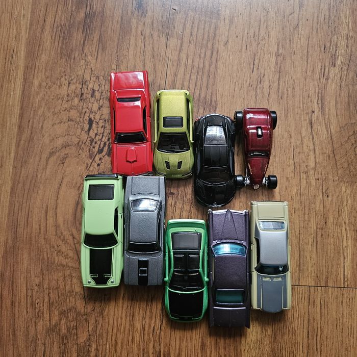 Hot Wheels и Matchbox колищки.