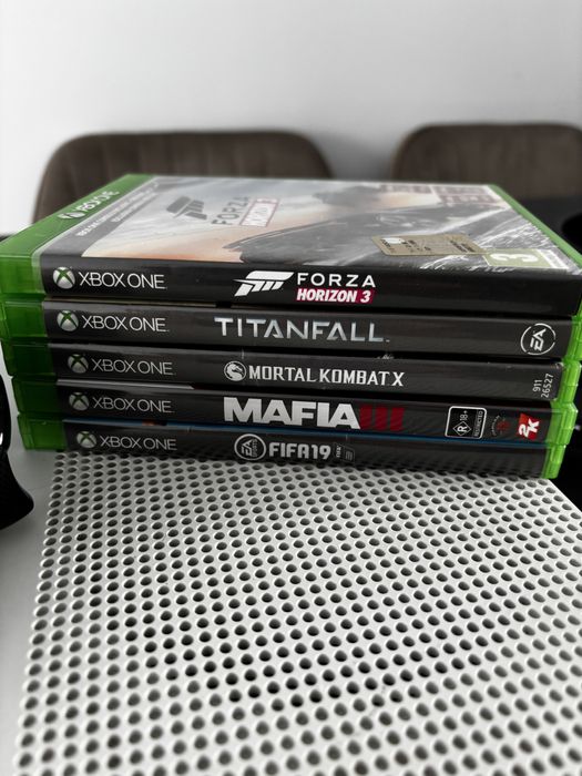 Xbox one S + controller + jocuri