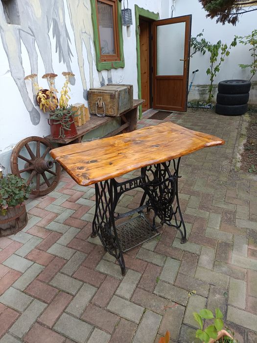 Masa sau birou - mașină de cusut