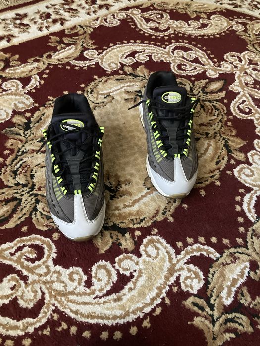 Vand adidasi nike air max