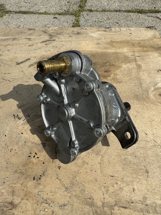 Вакум помпа VW Crafter/Фолксваген Крафтър 2.5 Tdi