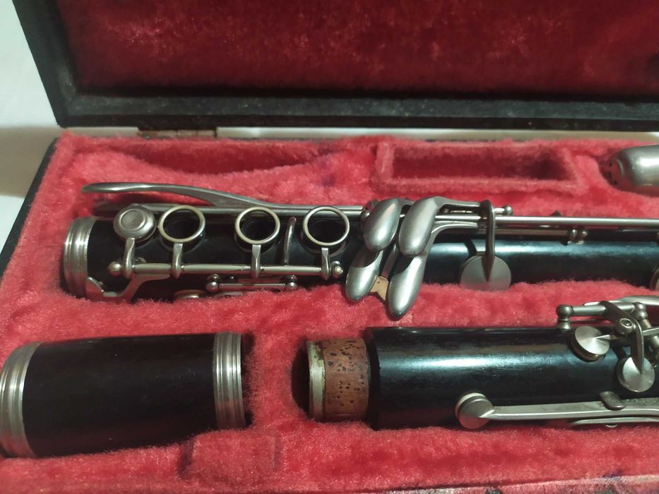 Продавам дървен кларинет "Amati luxus"