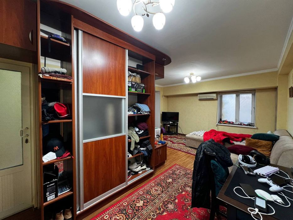 Продаётся квартира Ц-4 Алайский рынок   2/3/4 51м2