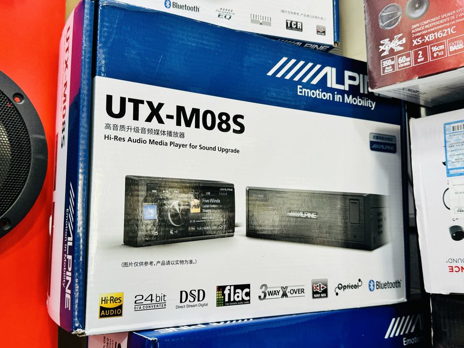Alpine UTX-M08S Hi-Res audio