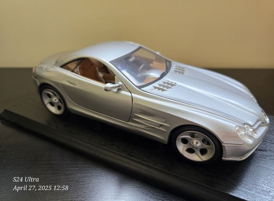 Vând macheta Mercedes Vision SLR 1/18