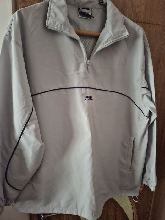 Geaca din material textil UMBRO.