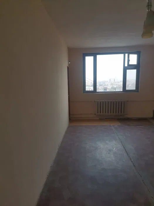 Продается 2х комнатная 65м2 квартира в Яшнабаде по линии метро ТЕПЛАЯ!