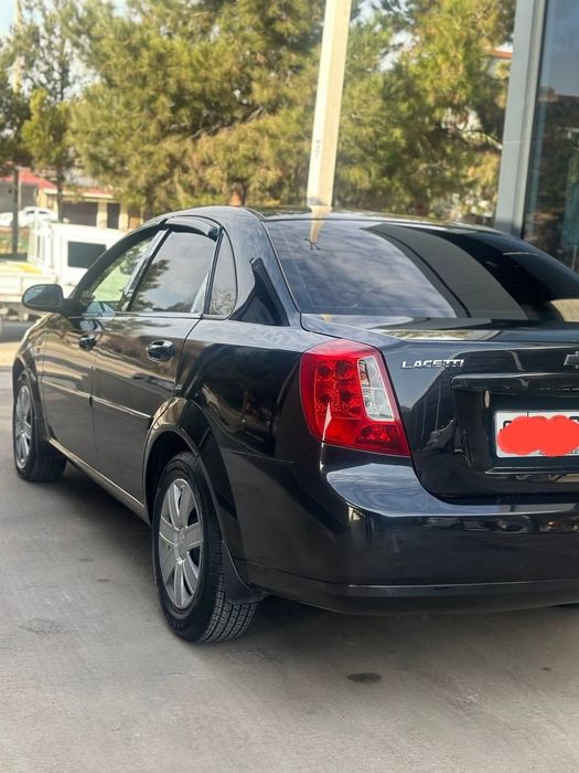 1.8 Lasseti 2012 qora mehanika gaz