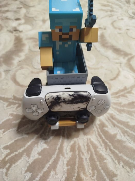 Suport pe care se pun mai multe obiecte cu minecraft