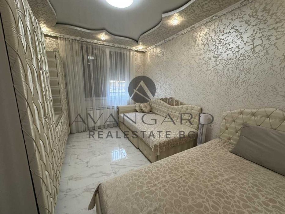 Продава се Тристаен апартамент в Пловдив, Тракия - 80 кв.м за 2807 €/кв.м - Снимка #2