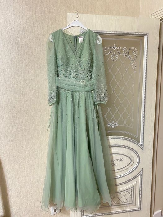 Продаю платье вечернее