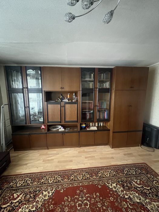 Продам стенку советскую ,с сейфом внутри (ключевой)