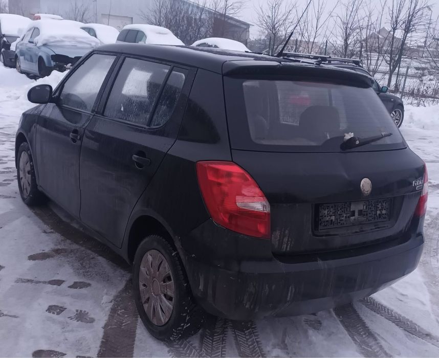 Dezmembrez Skoda Fabia 1.2 benzina CHF 2010