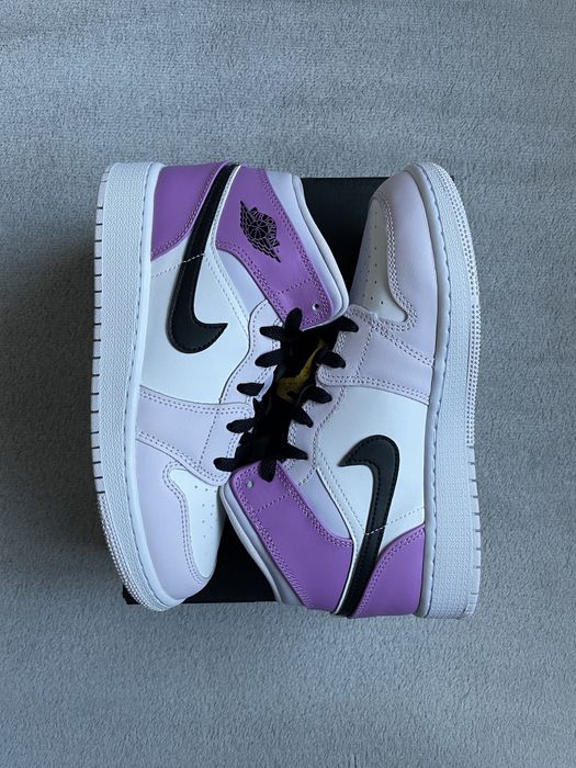 Jordan 1 Mid Grape