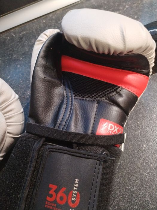Боксови ръкавици  за Муай тай ,раница и спортен бинт за ръце