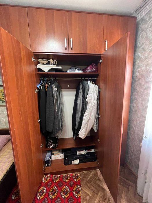 Продаю шикарный шкаф для спальни (угловой модуль с антресолью)