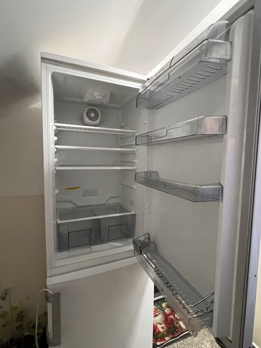 Vand combina frigorifica de piese de schimb