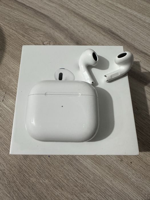 Продам наушники Airpods 3