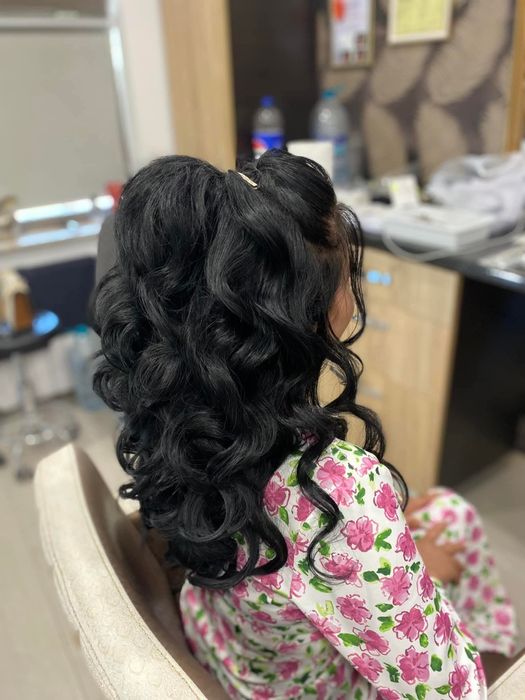 Coafez la domniciliu și make up 100 lei