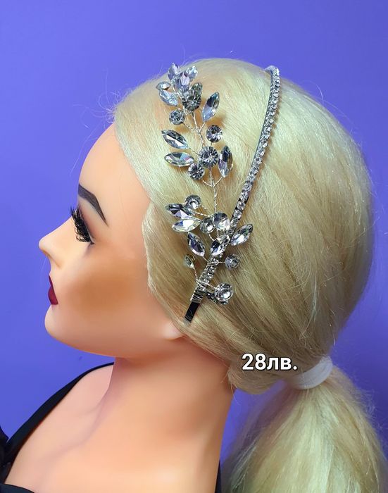 Различни цветни украшения за коса