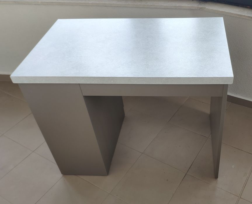 Бюро маса за маникюр офис със шкафове