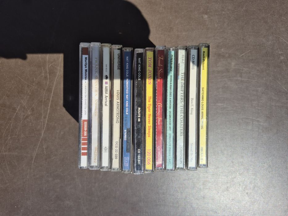 Vând Lot 12 CD muzica usoara straina mixta Jazz ,Luis Armstrong, Frank Sinatra, Tom Jones, NAT KING COLE...etc